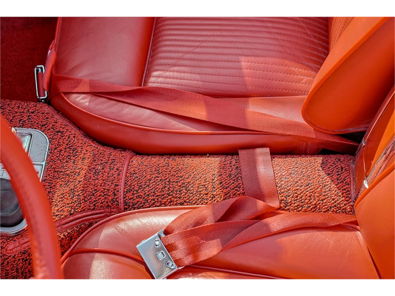 Chevrolet-Corvette-1961-Roman-RedWhite-Red-46