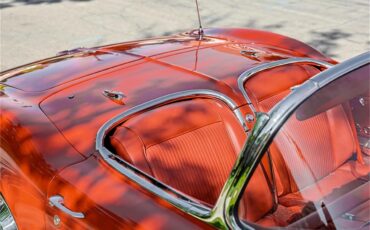 Chevrolet-Corvette-1961-Roman-RedWhite-Red-47
