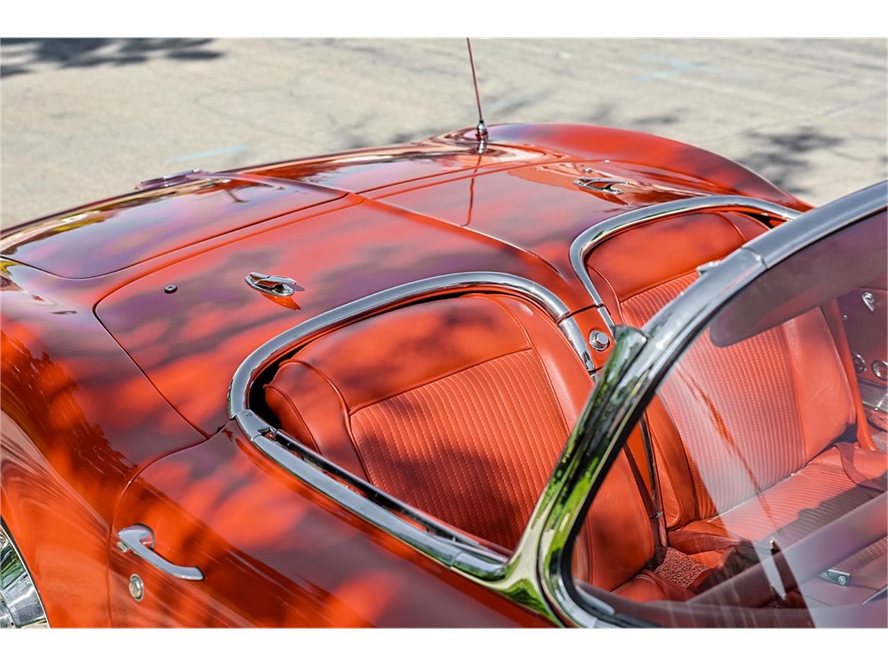Chevrolet-Corvette-1961-Roman-RedWhite-Red-47