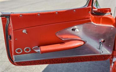 Chevrolet-Corvette-1961-Roman-RedWhite-Red-48