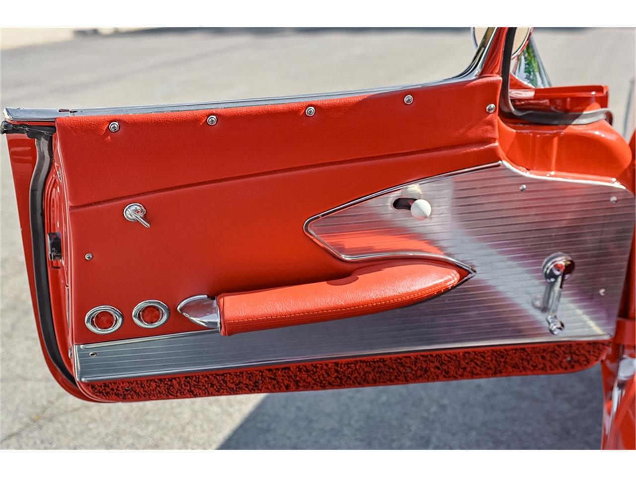 Chevrolet-Corvette-1961-Roman-RedWhite-Red-48