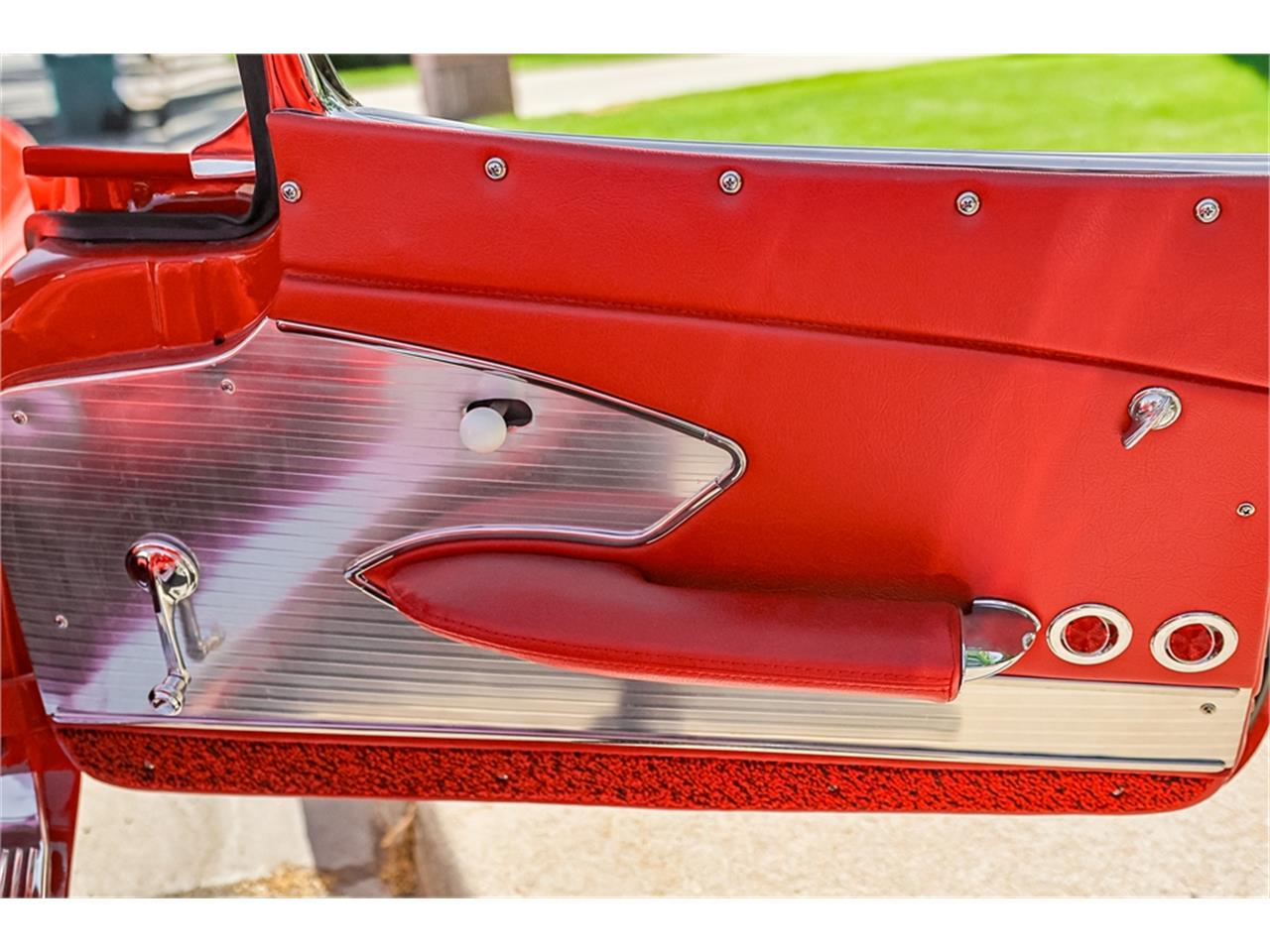 Chevrolet-Corvette-1961-Roman-RedWhite-Red-49