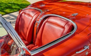 Chevrolet-Corvette-1961-Roman-RedWhite-Red-5