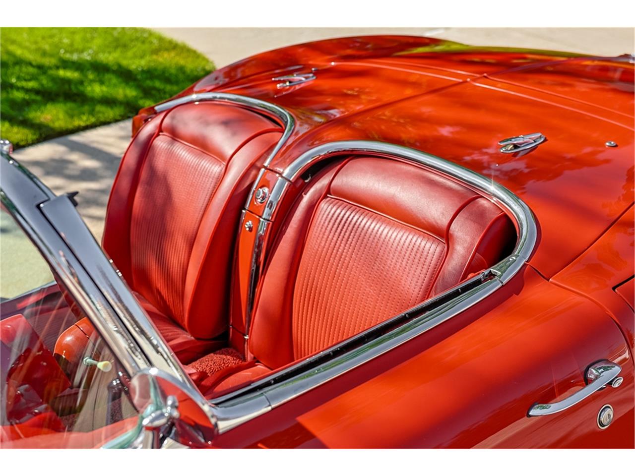 Chevrolet-Corvette-1961-Roman-RedWhite-Red-5