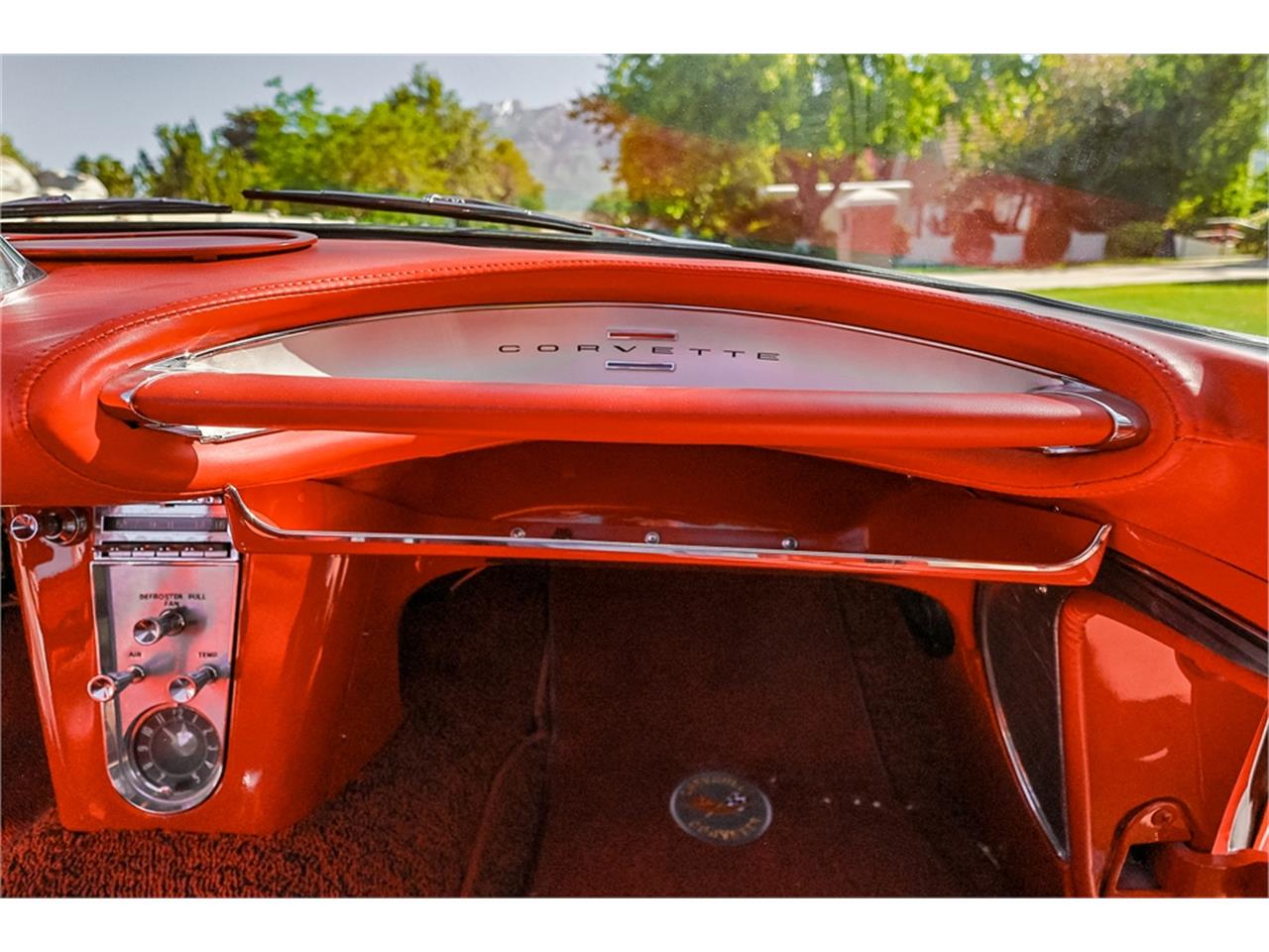Chevrolet-Corvette-1961-Roman-RedWhite-Red-50