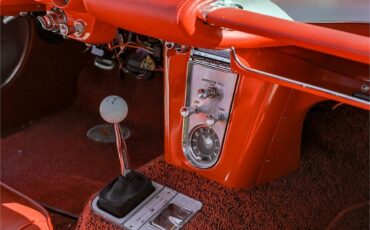 Chevrolet-Corvette-1961-Roman-RedWhite-Red-52