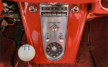 Chevrolet-Corvette-1961-Roman-RedWhite-Red-53