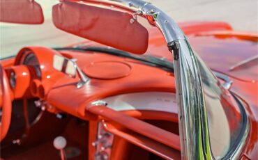 Chevrolet-Corvette-1961-Roman-RedWhite-Red-55