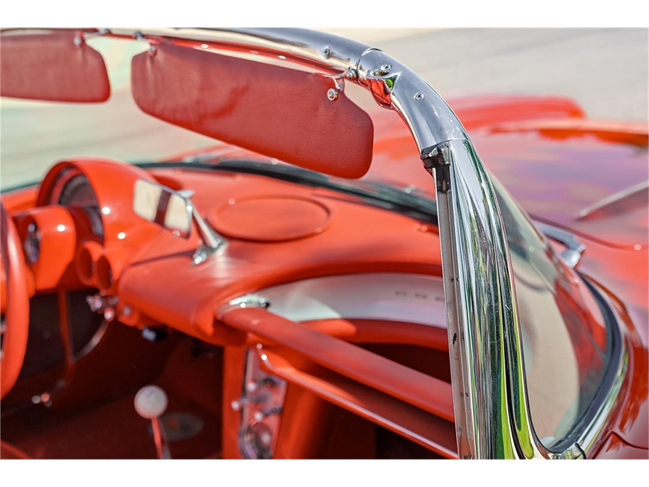 Chevrolet-Corvette-1961-Roman-RedWhite-Red-55
