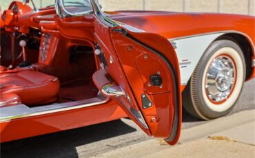 Chevrolet-Corvette-1961-Roman-RedWhite-Red-6