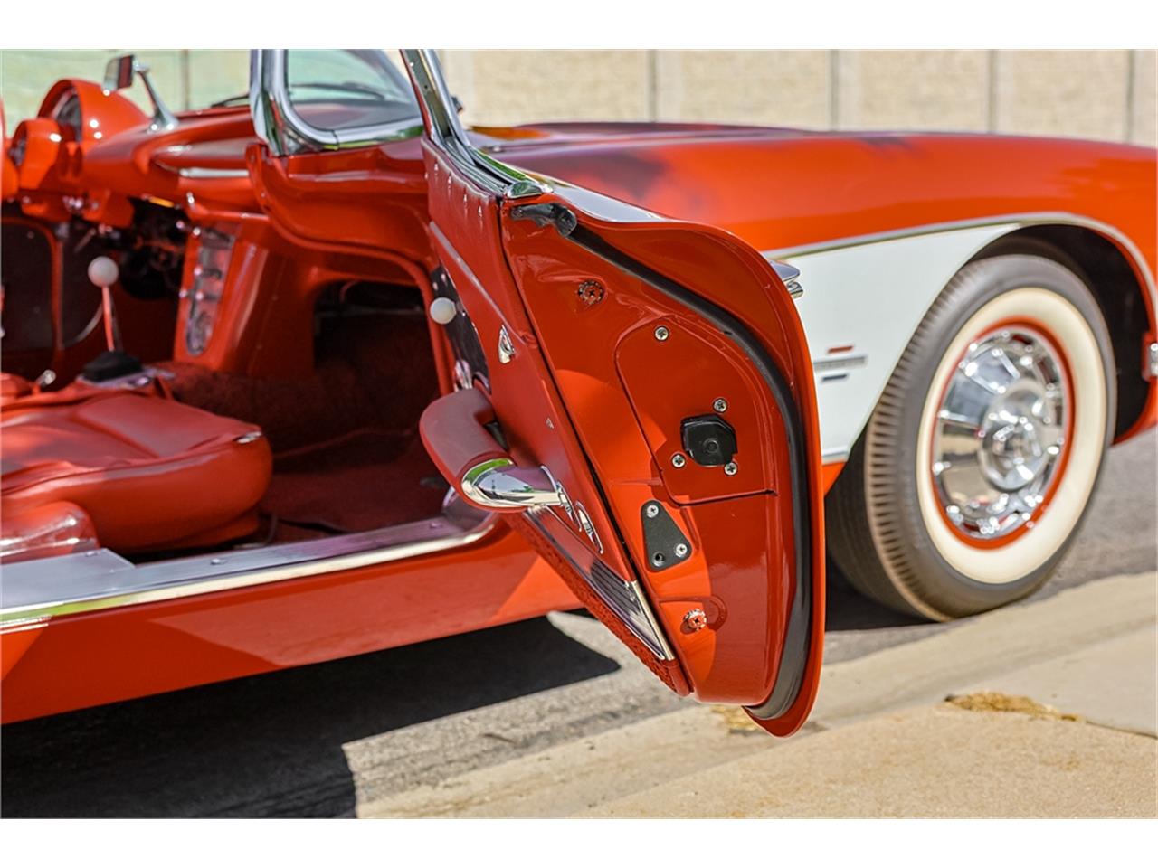 Chevrolet-Corvette-1961-Roman-RedWhite-Red-6