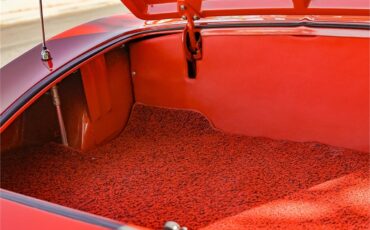 Chevrolet-Corvette-1961-Roman-RedWhite-Red-69