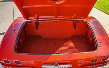 Chevrolet-Corvette-1961-Roman-RedWhite-Red-71