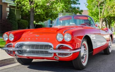 Chevrolet-Corvette-1961-Roman-RedWhite-Red-73