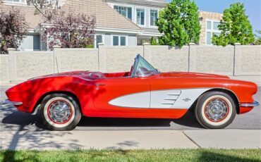 Chevrolet-Corvette-1961-Roman-RedWhite-Red-74