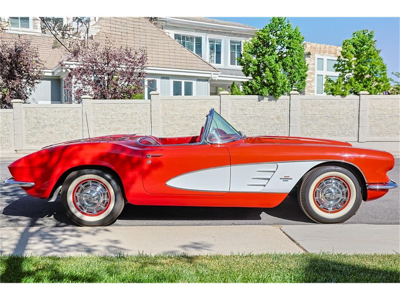 Chevrolet-Corvette-1961-Roman-RedWhite-Red-74