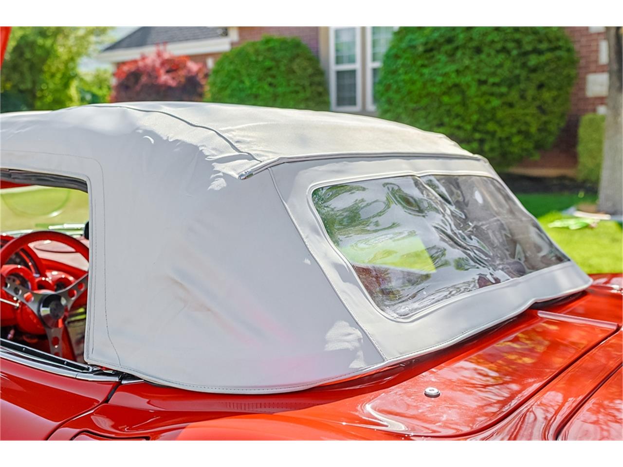 Chevrolet-Corvette-1961-Roman-RedWhite-Red-75