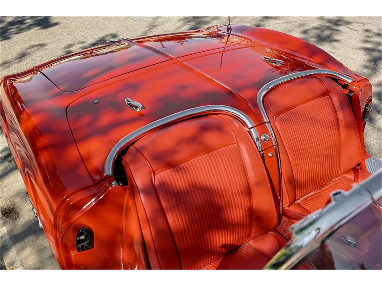 Chevrolet-Corvette-1961-Roman-RedWhite-Red-77