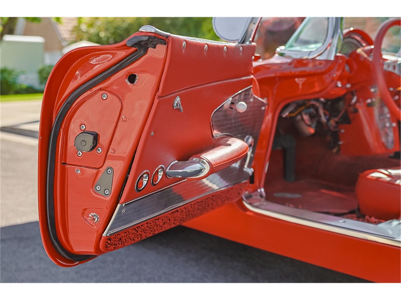 Chevrolet-Corvette-1961-Roman-RedWhite-Red-78