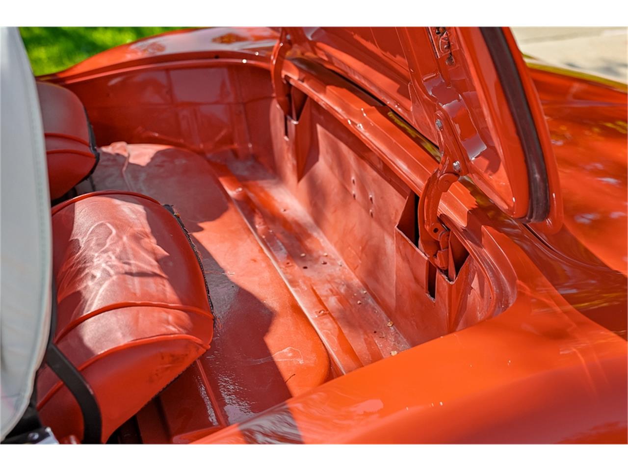 Chevrolet-Corvette-1961-Roman-RedWhite-Red-8