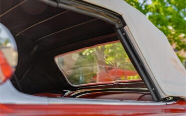 Chevrolet-Corvette-1961-Roman-RedWhite-Red-80