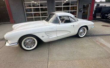 Chevrolet-Corvette-1961-White-11