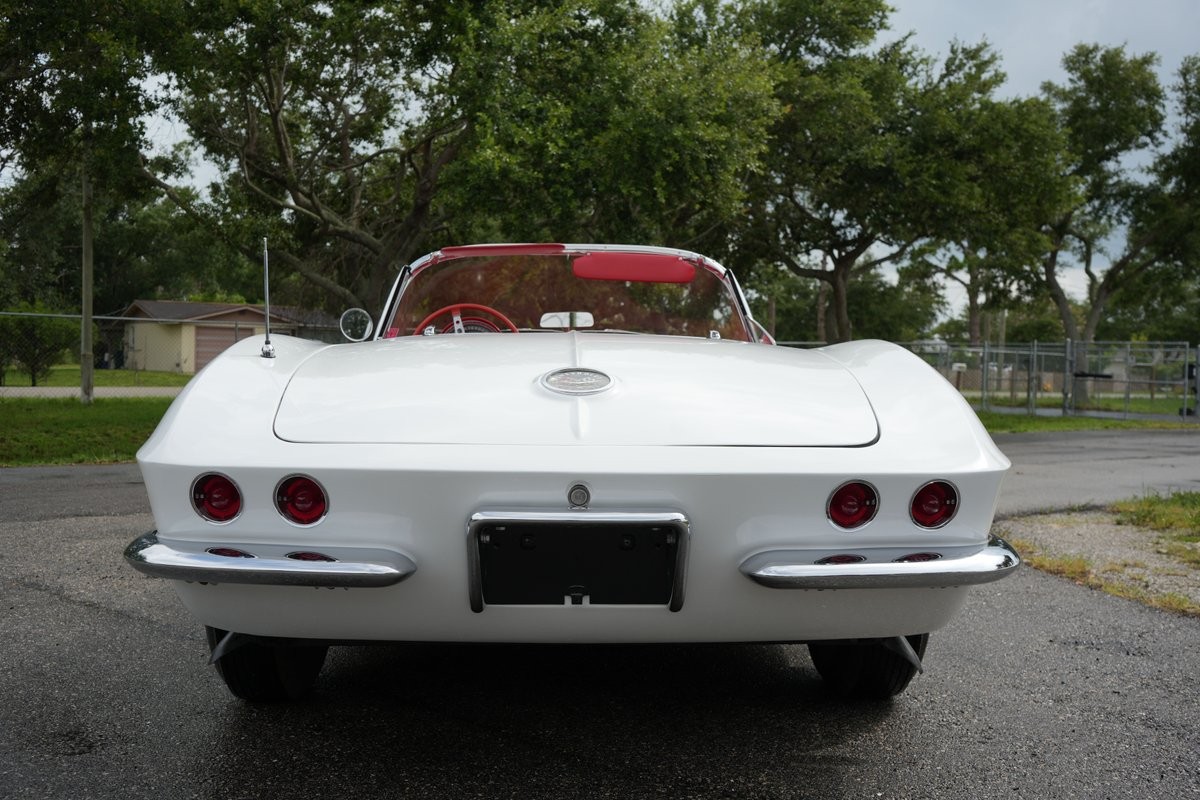 Chevrolet-Corvette-1962-Convertible-10