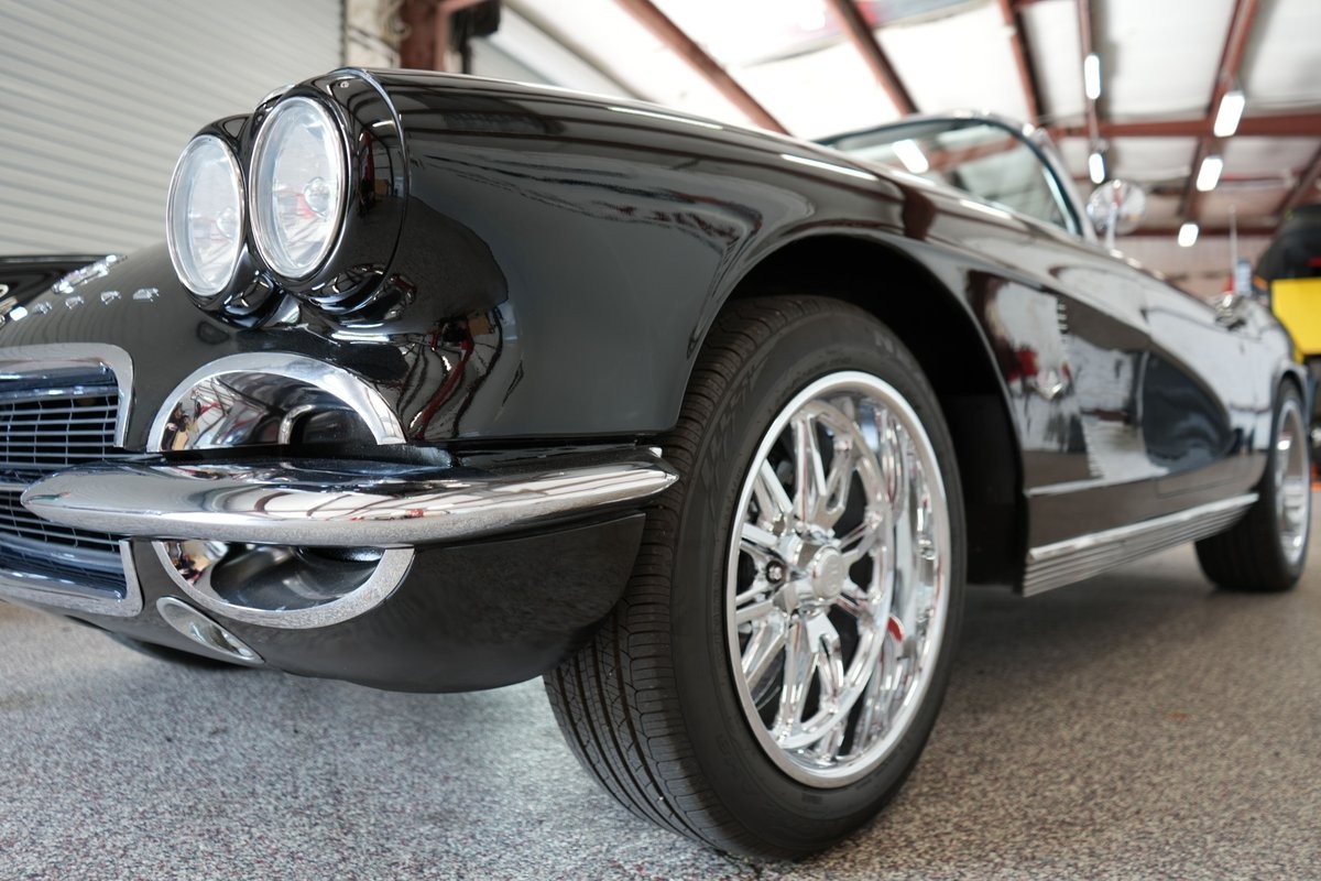 Chevrolet-Corvette-1962-Convertible-10