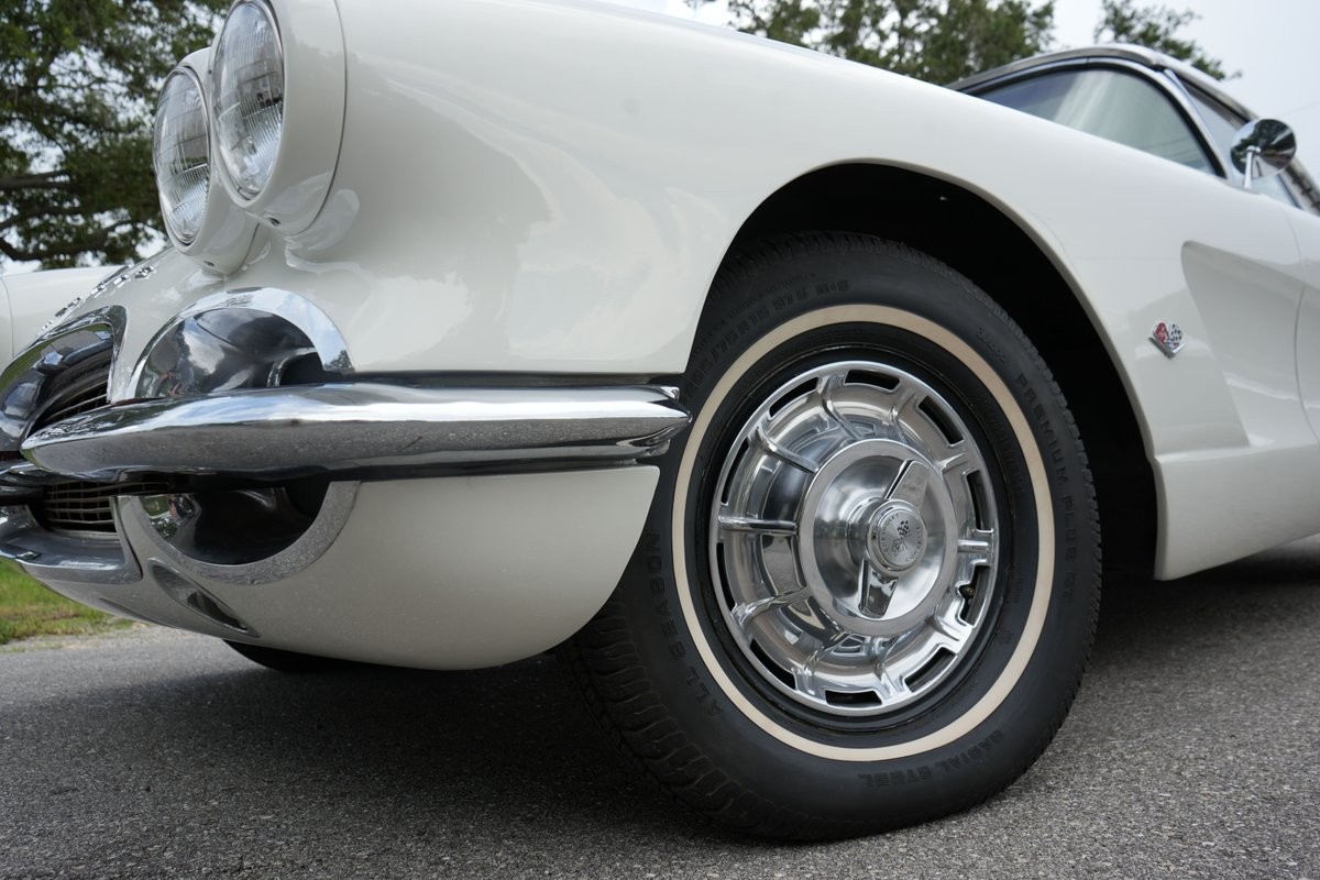 Chevrolet-Corvette-1962-Convertible-10