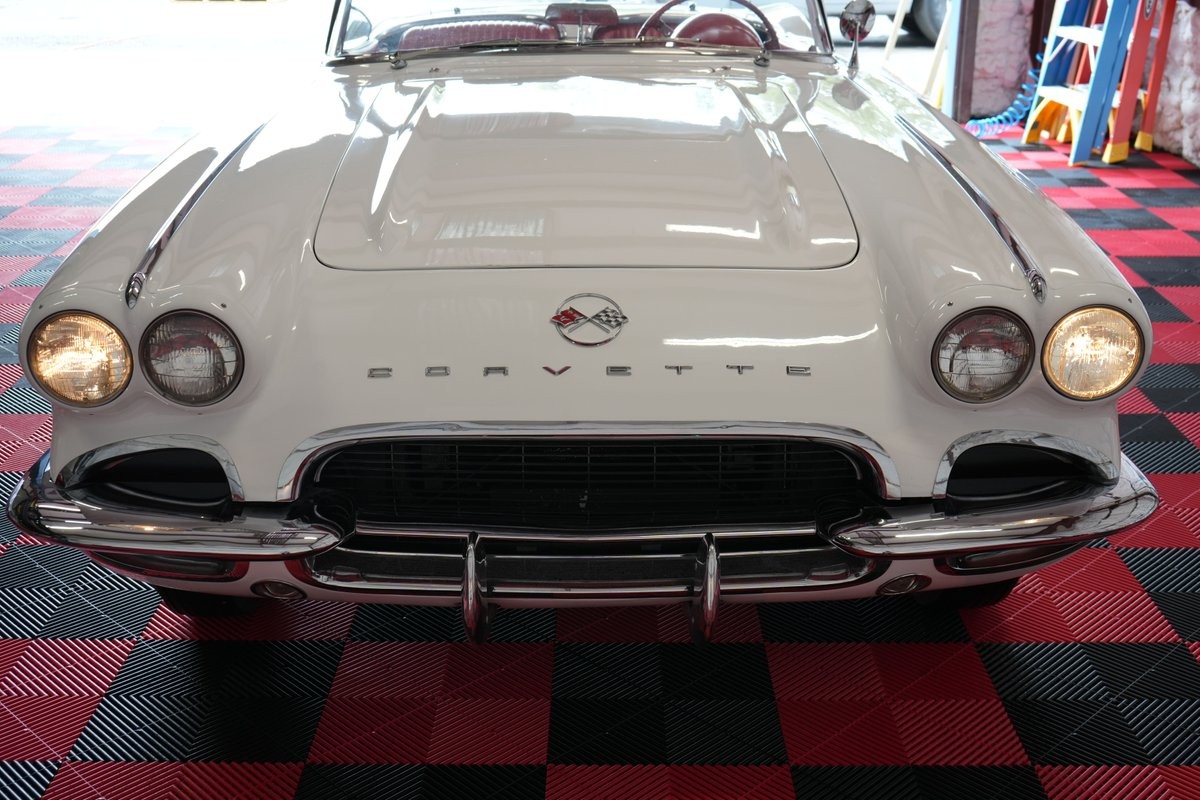 Chevrolet-Corvette-1962-Convertible-11