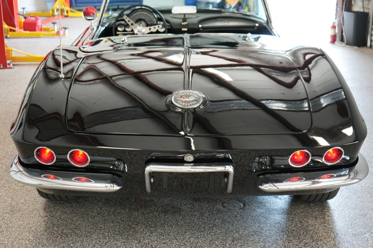 Chevrolet-Corvette-1962-Convertible-11