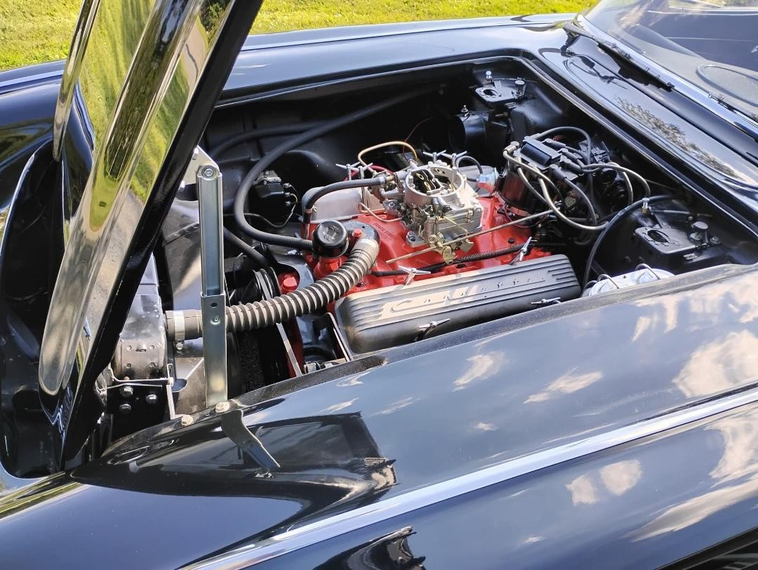 Chevrolet-Corvette-1962-Convertible-11