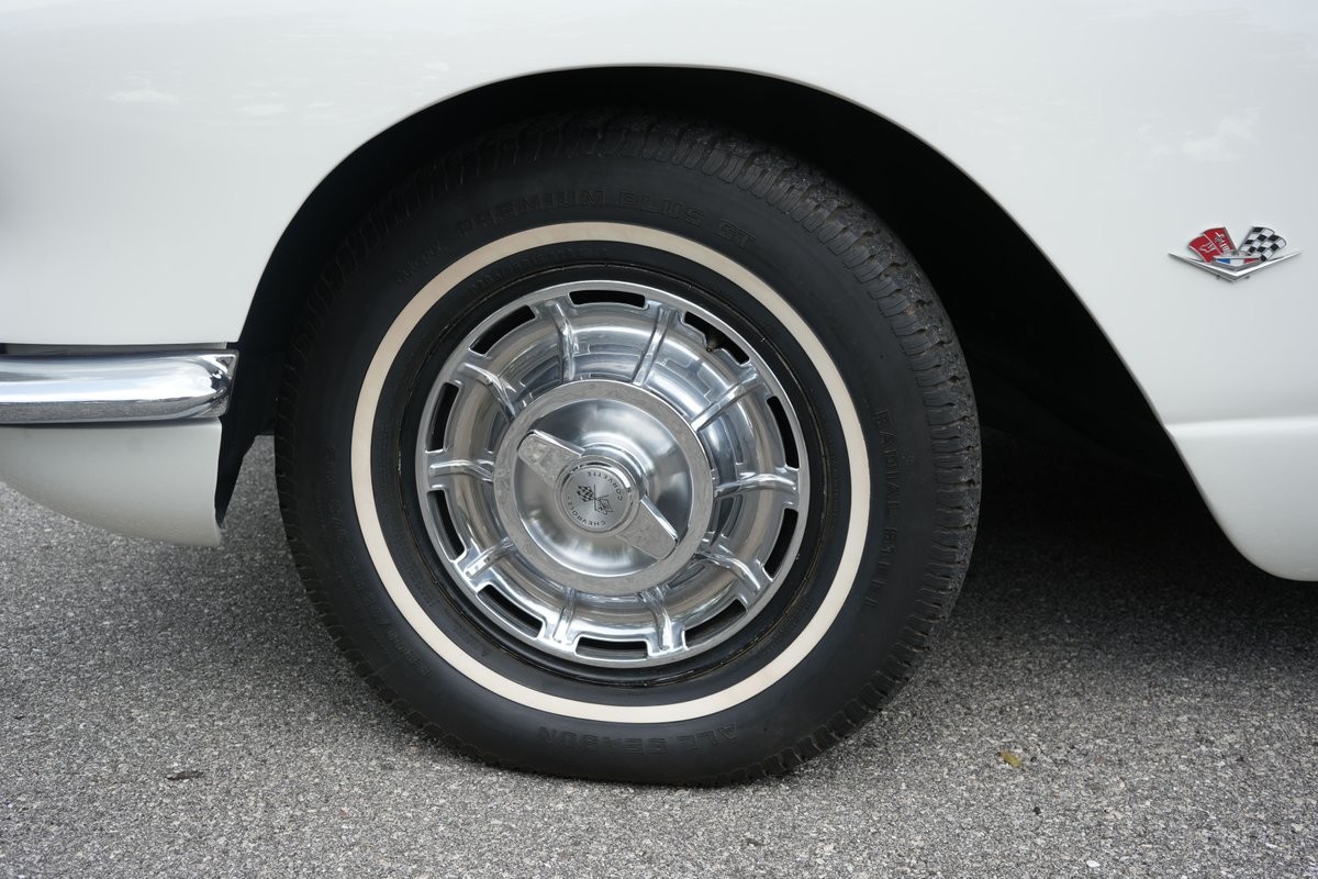 Chevrolet-Corvette-1962-Convertible-11