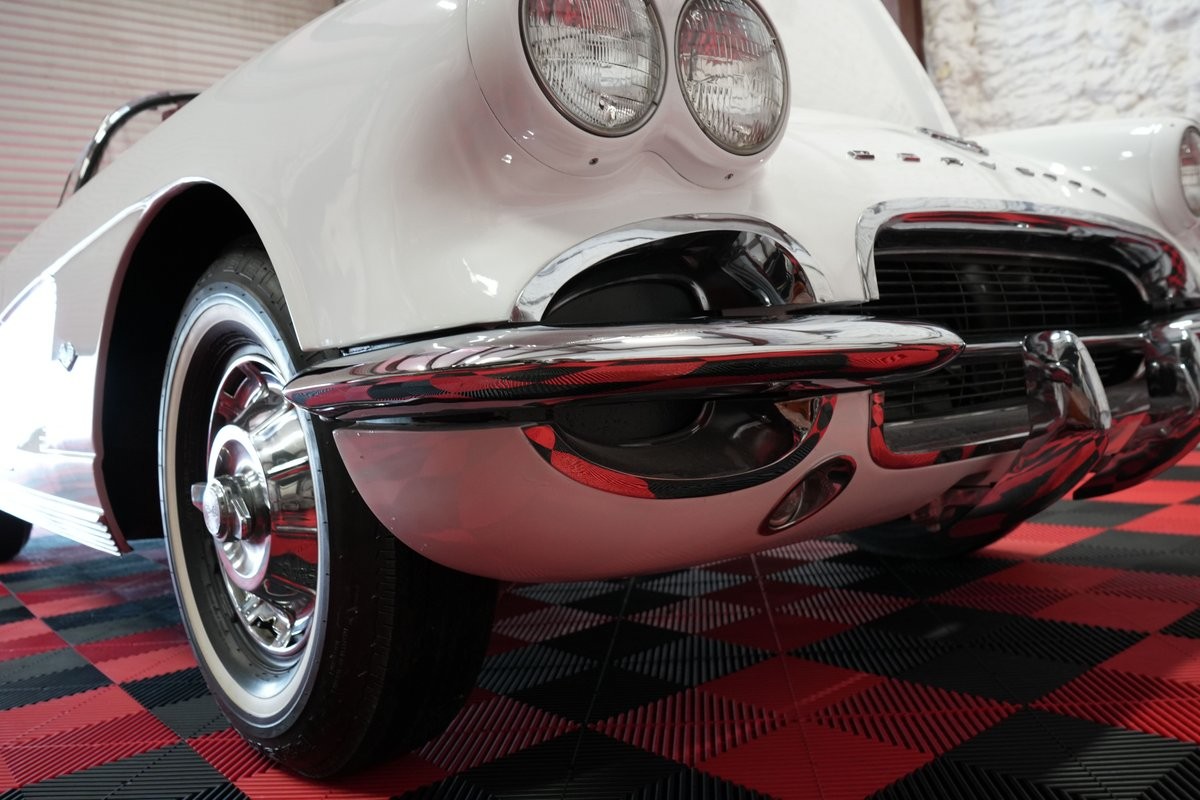 Chevrolet-Corvette-1962-Convertible-12