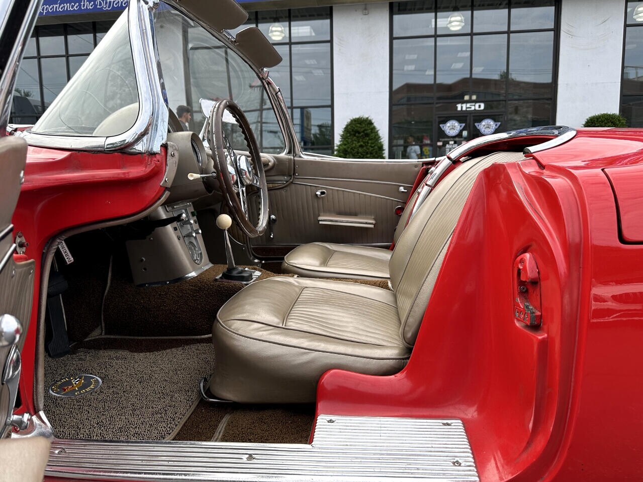 Chevrolet-Corvette-1962-Convertible-12