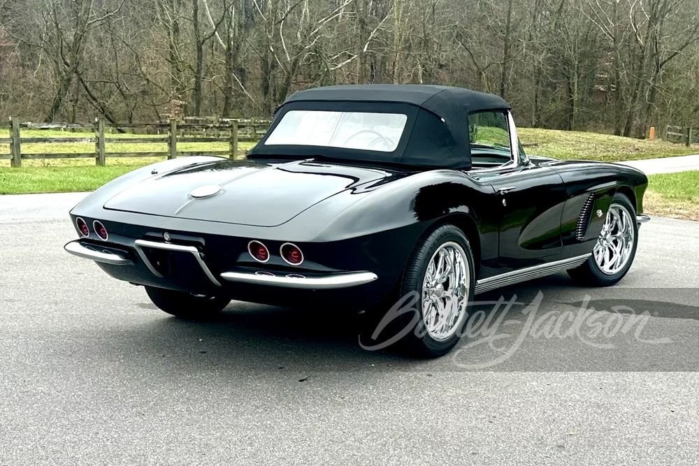 Chevrolet-Corvette-1962-Convertible-13