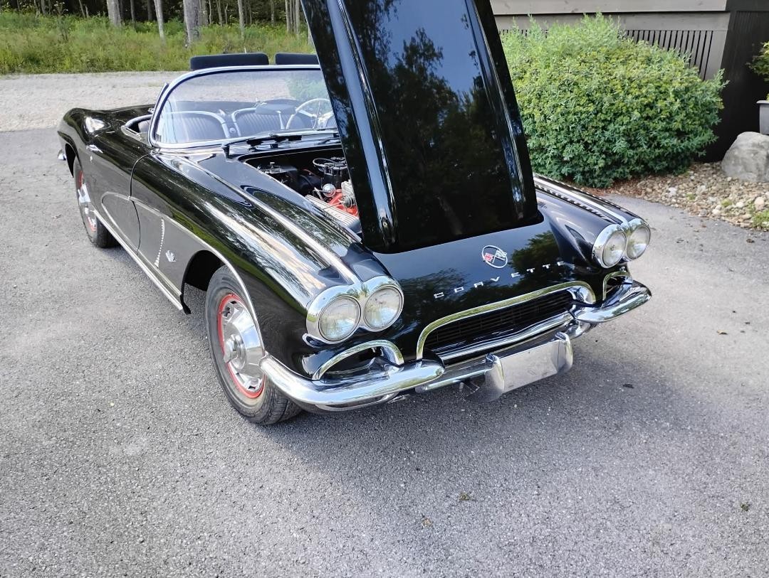 Chevrolet-Corvette-1962-Convertible-13