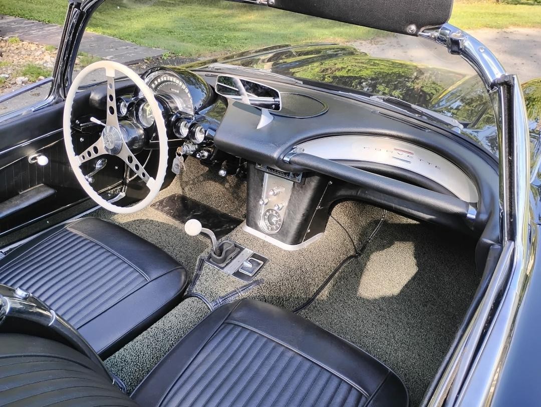 Chevrolet-Corvette-1962-Convertible-15
