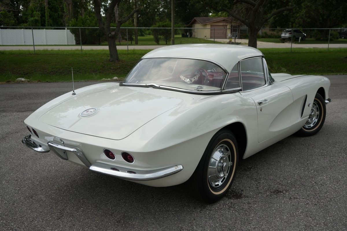 Chevrolet-Corvette-1962-Convertible-18