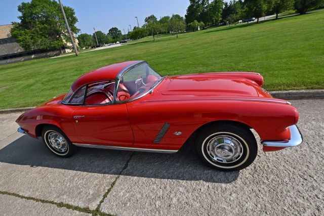 Chevrolet-Corvette-1962-Convertible-18