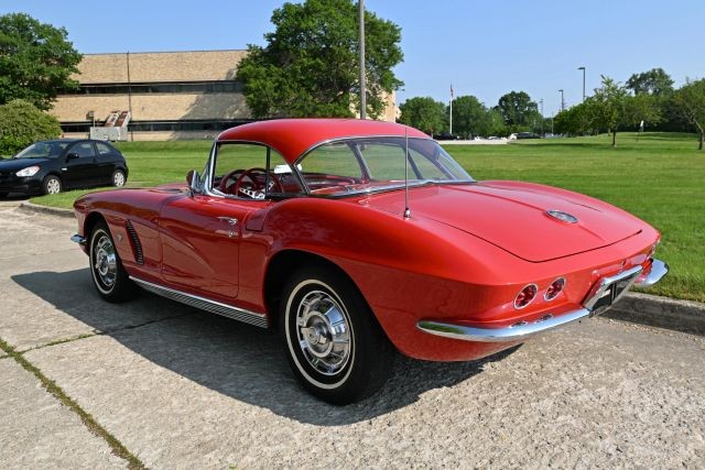 Chevrolet-Corvette-1962-Convertible-19