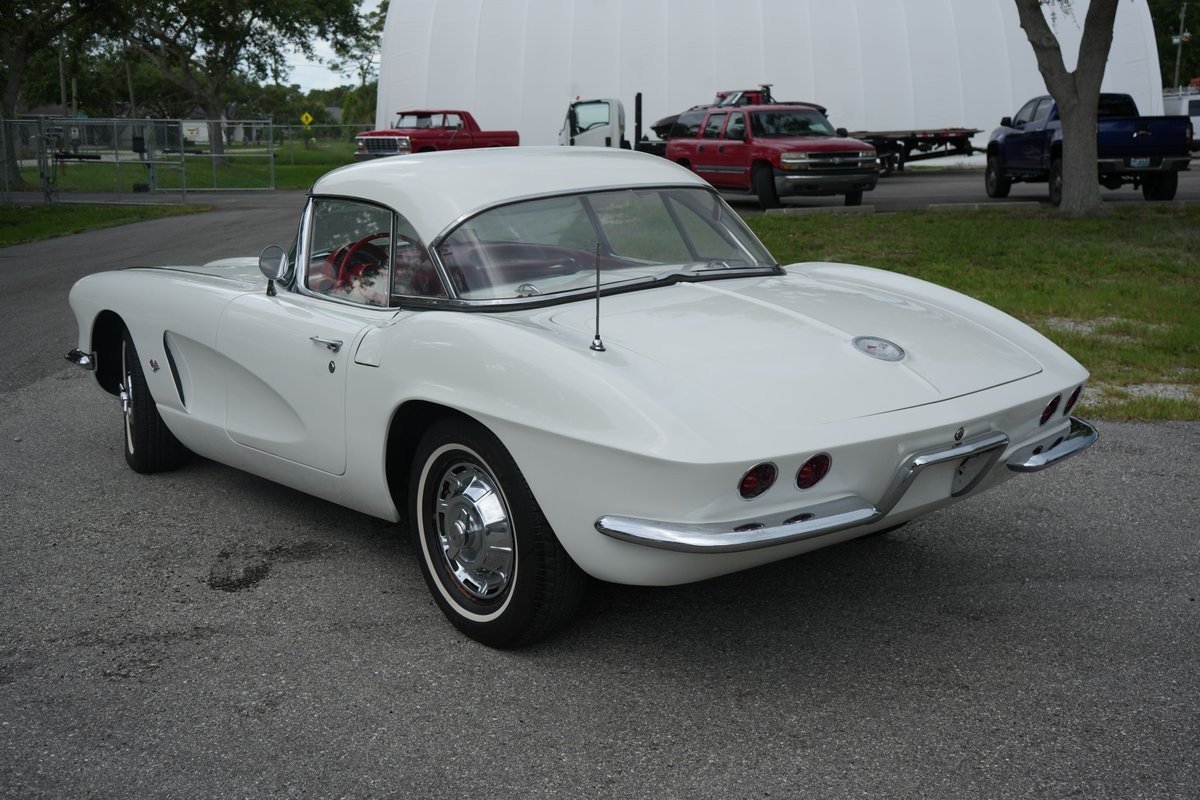Chevrolet-Corvette-1962-Convertible-2