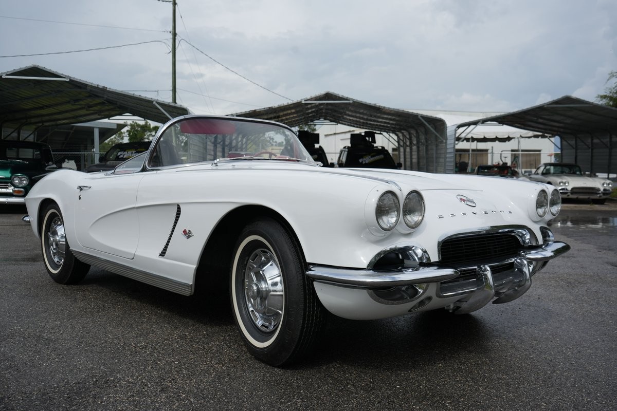 Chevrolet-Corvette-1962-Convertible-2