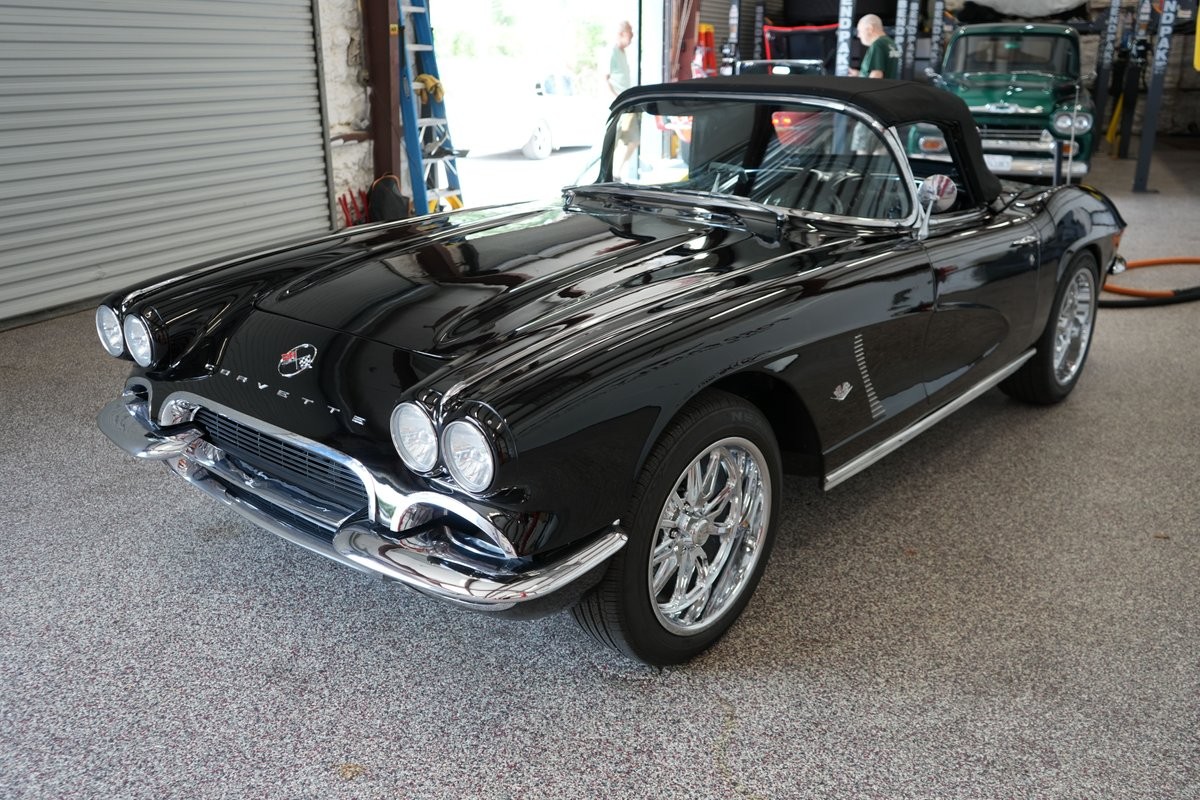 Chevrolet-Corvette-1962-Convertible-2