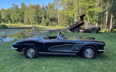 Chevrolet-Corvette-1962-Convertible-2