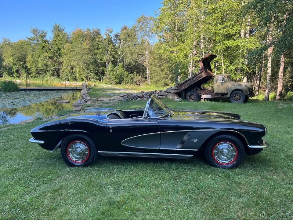 Chevrolet-Corvette-1962-Convertible-2
