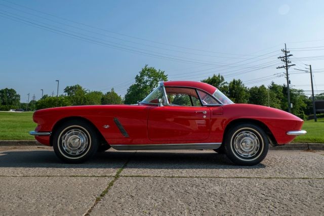Chevrolet-Corvette-1962-Convertible-2