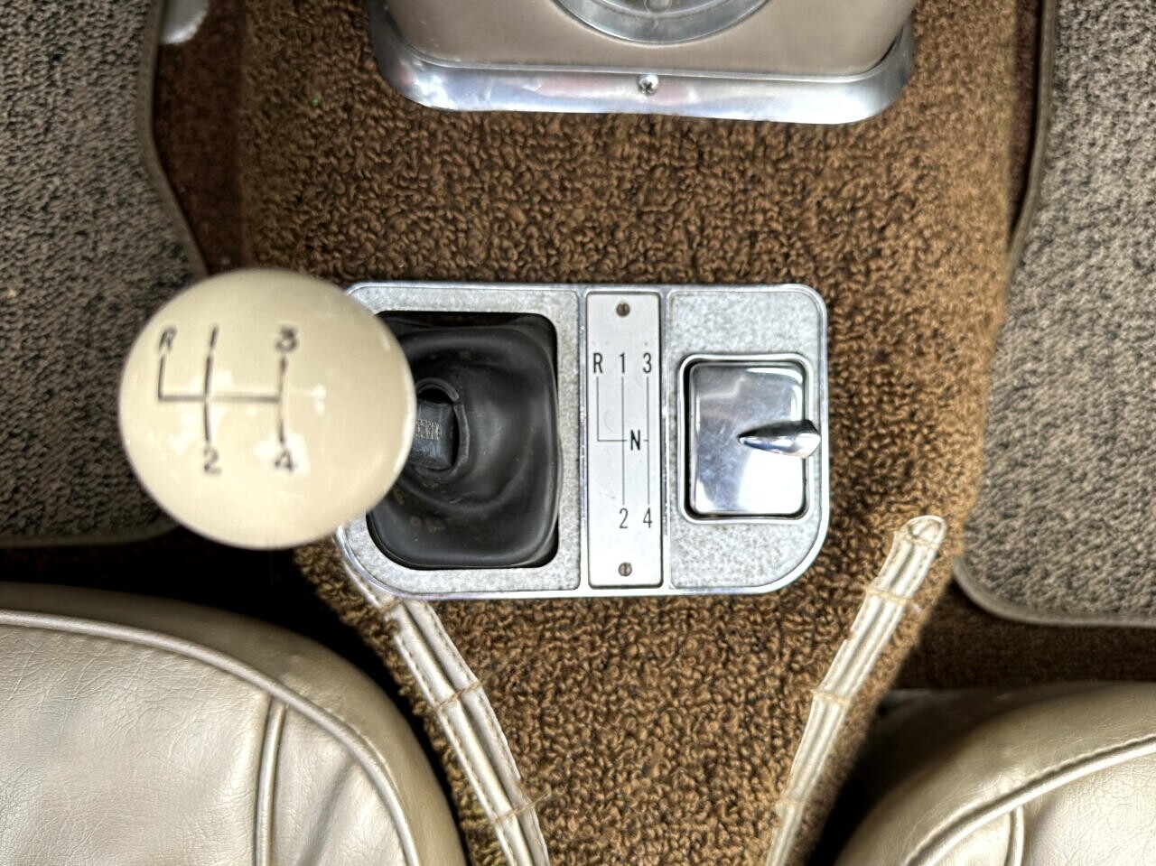 Chevrolet-Corvette-1962-Convertible-21