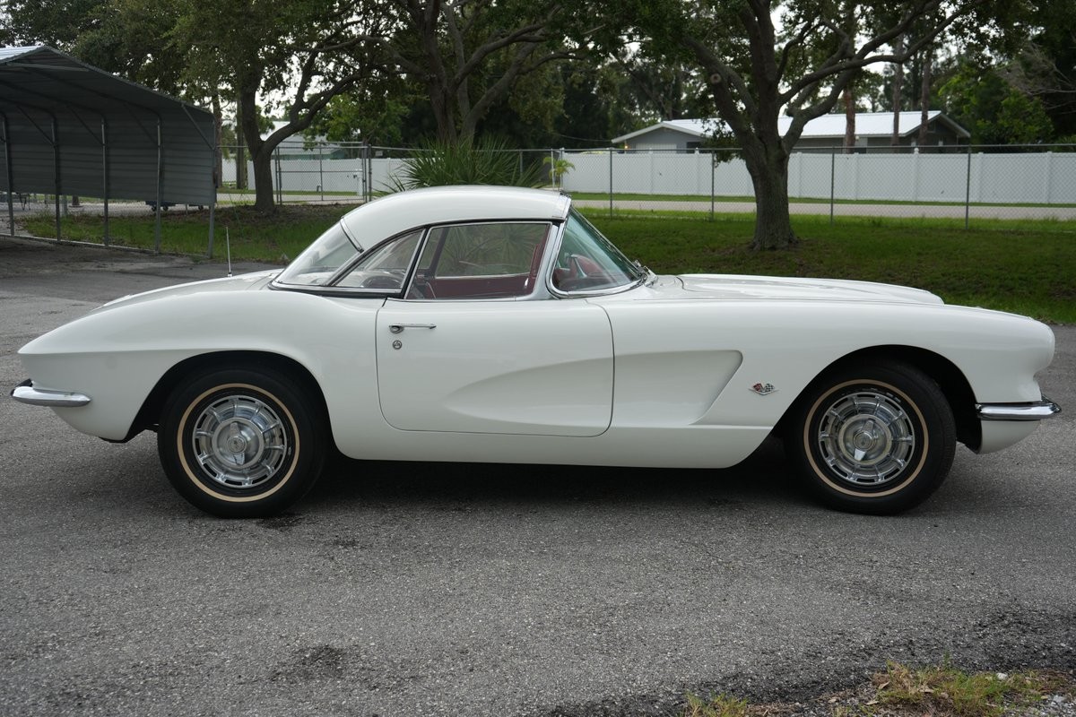 Chevrolet-Corvette-1962-Convertible-21