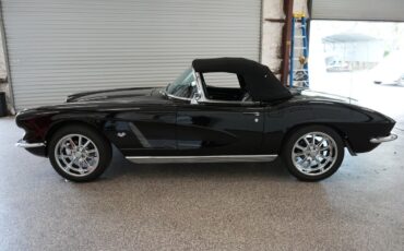 Chevrolet-Corvette-1962-Convertible-22